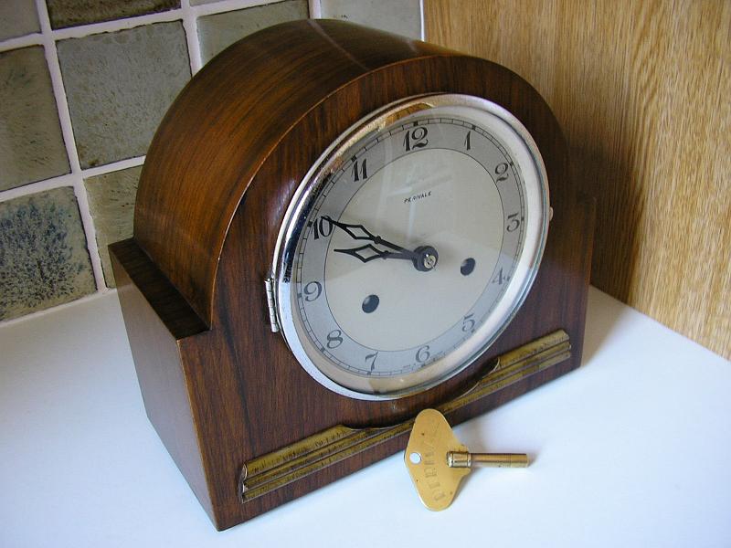 P8280002.JPG - 'A nice quality from The Perivale Clock Company' - now long gone.