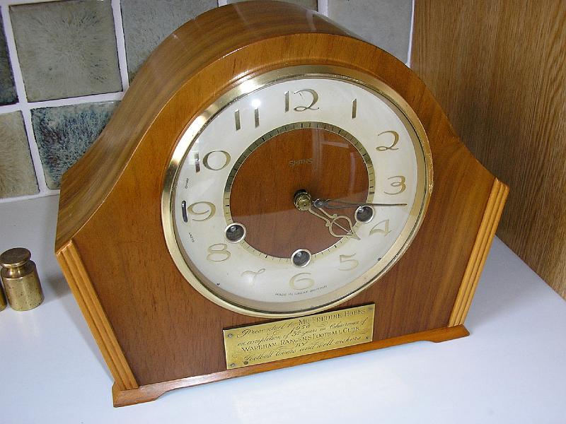 P4250006.JPG - From 1958 a Presentation Timepiece. A complete clean inside & out.